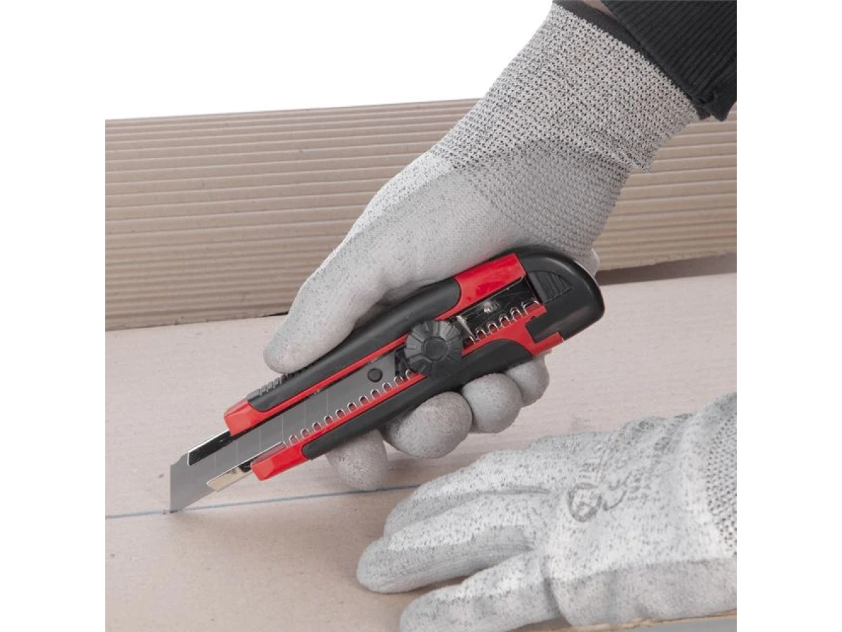 Ніж з металевою напрямною під лезо 18 мм з гумованою рукояткою INTERTOOL HT-0503 