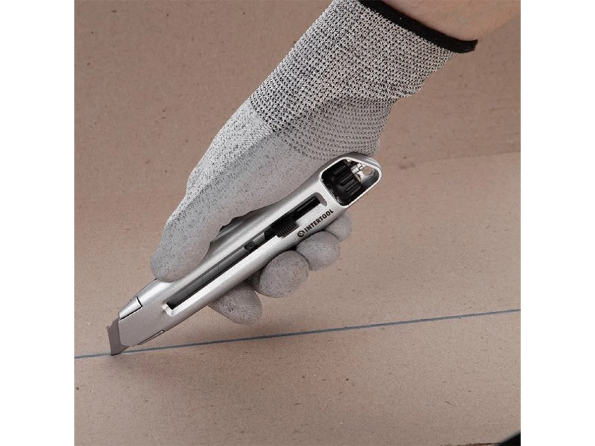 Ніж сегментний 18 мм, металевий, посилений, гвинтова фіксація INTERTOOL HT-0512 