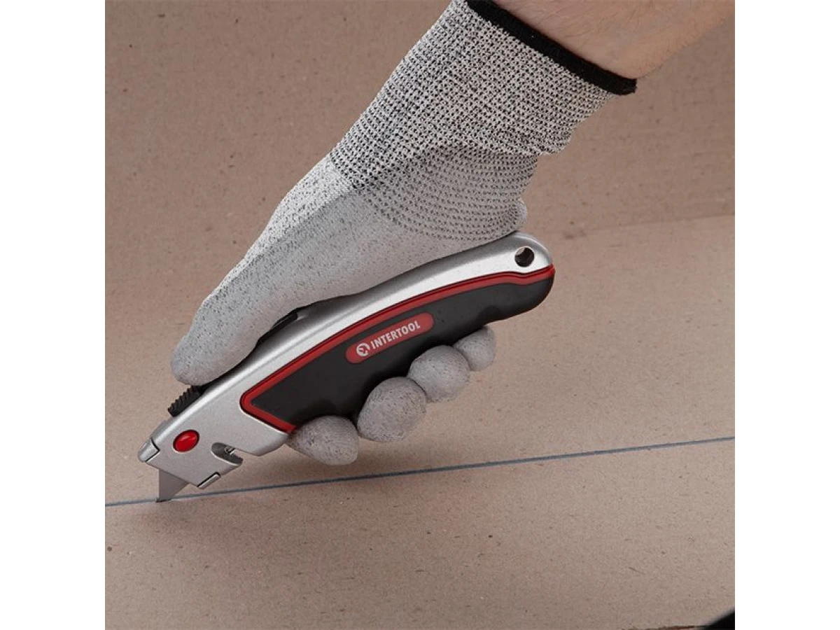 Ніж з висувним трапецієподібним лезом, металевий корпус, прогумований INTERTOOL HT-0516 