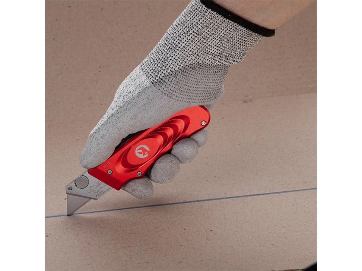 Ніж з висувним трапецієподібним лезом 60*19 мм, металевий корпус INTERTOOL HT-0515 