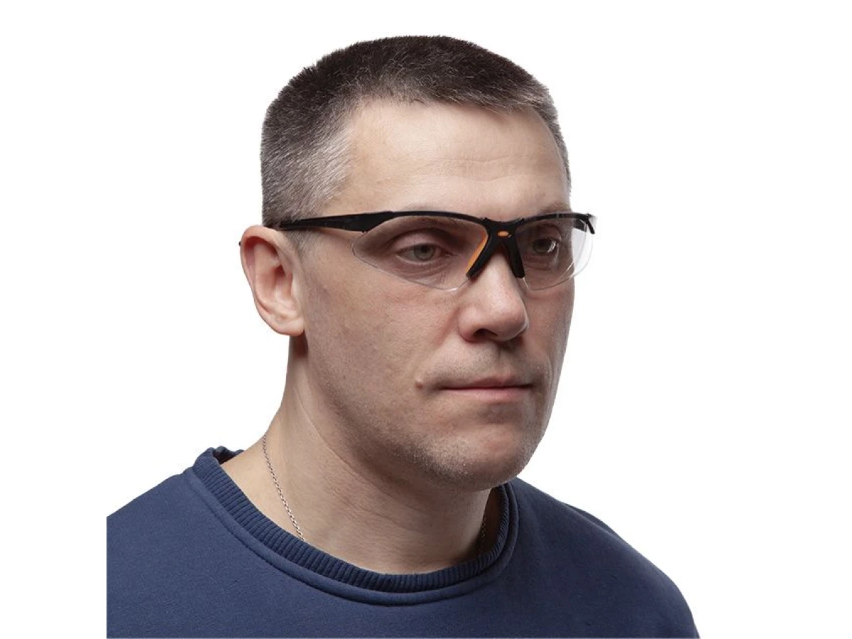 Очки защитные прозрачные, материал поликарбонат,заушины черного цвета, материал нейлон, резиновая накладка для носа,защита от удара INTERTOOL SP-0095 