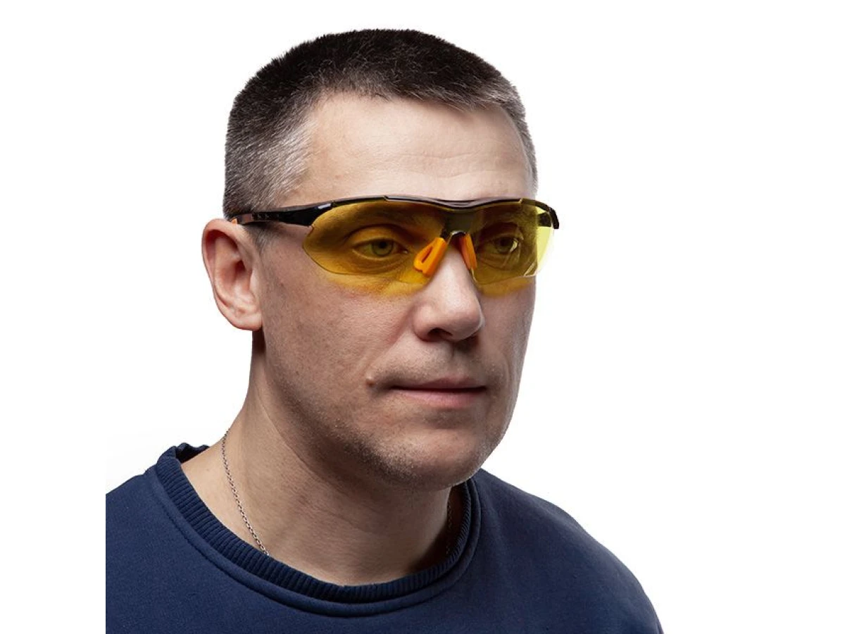 Очки защитные желтые, материал линз поликарбонат, заушины черного цвета, материал нейлон, резиновая накладка для носа, защита от удара INTERTOOL SP-0093 