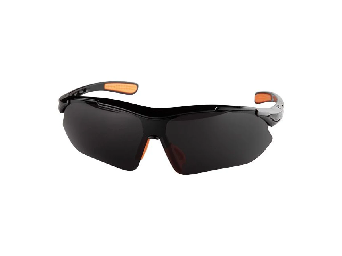 Очки защитные затемненные, материал линз поликарбонат, заушины черного цвета, материал нейлон, резиновая накладка для носа, защита от удара INTERTOOL 