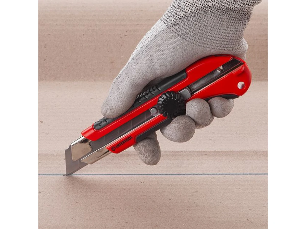 Ніж з металевою напрямною під лезо 25 мм, прогумована рукоятка INTERTOOL HT-0526 