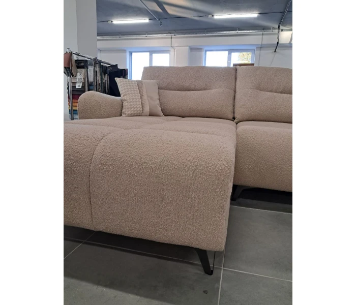 Кутовий диван для вітальні