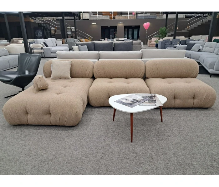 Бежевый модульный диван с объемными подушками