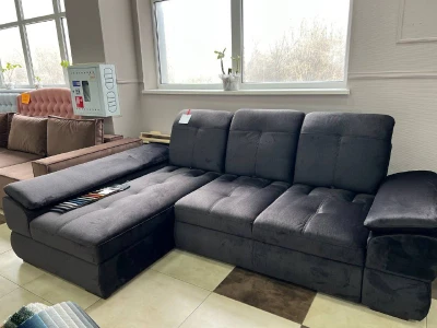 Масивний кутовий диван у вугільному велюрі із регульованими підголівниками