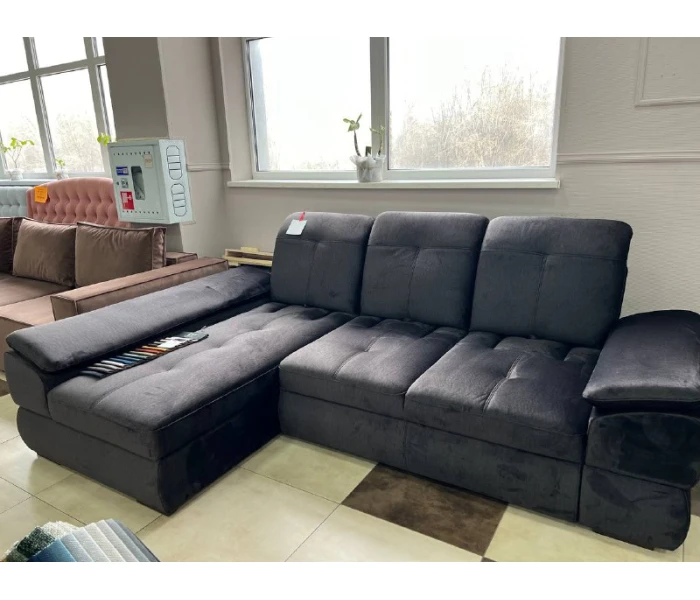 Массивный угловой диван в угольном велюре с регулируемыми подголовниками