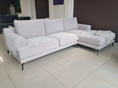 Кутовий диван із подовженою секцією