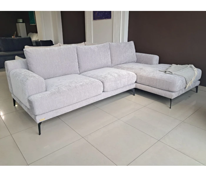 Кутовий диван із подовженою секцією