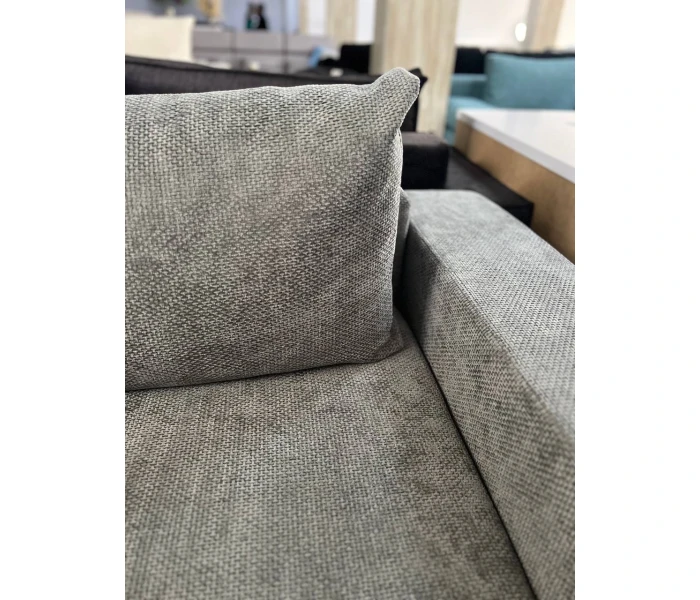 Сучасний прямий диван без виступаючих ніжок