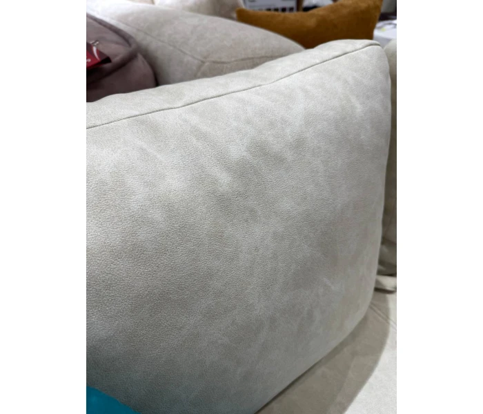 Диван прямий низький з хромованими ніжками