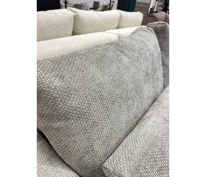 Прямий секційний диван з широкими подушками для спини