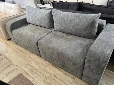 Сучасний прямий диван без виступаючих ніжок