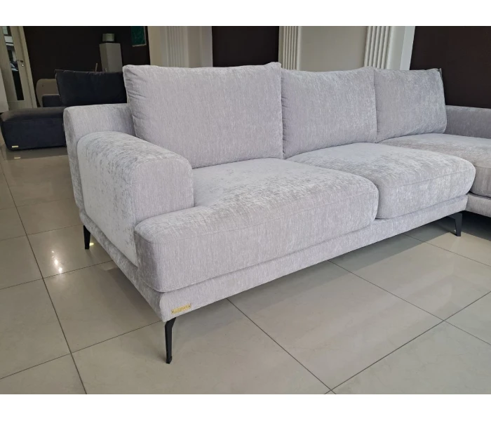 Кутовий диван із подовженою секцією