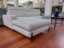 Угловой диван светло-серый с высокими тонкими ножками