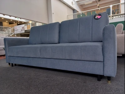 Прямой трехместный диван с вертикальной прошивкой