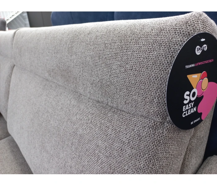 Кутовий диван з регульованими підголівниками та дерев'яними вставками