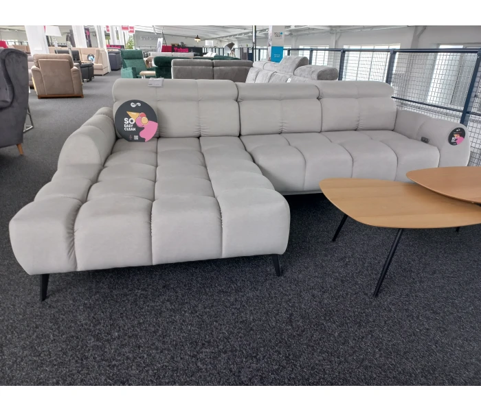 Современный угловой диван с глубокой квадратной стежкой