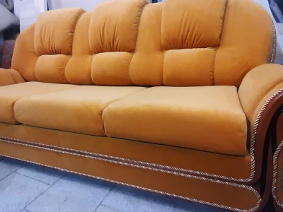 Повна перетяжка дивана з м'якими підлокітниками