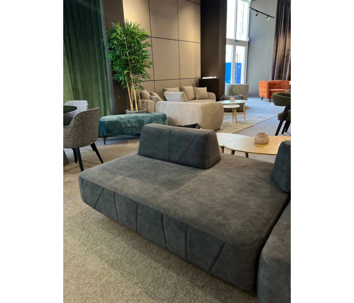 Модульный диван-остров с асимметричными секциями