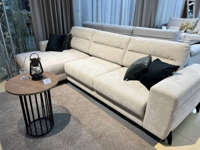 Кутовий диван з широким подовженим сидінням