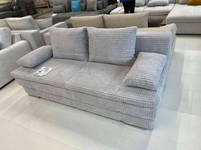 Прямой раскладной диван с подушками-подлокотниками