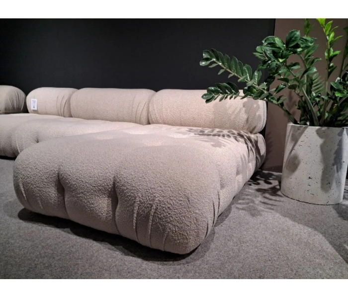 Диван-трансформер из объемных секций