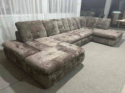 Многоместный П-образный диван с высокой спинкой