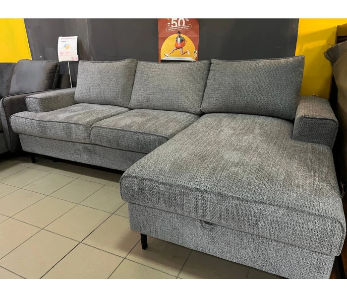 Розкладний диван з чорними опорами та з відсіком для зберігання