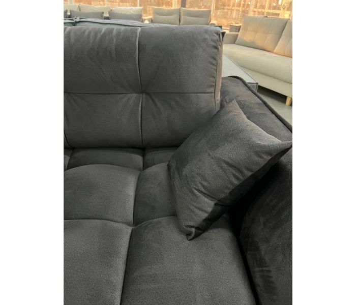 Велюровый двухместный диван-трансформер с широкими боковинами