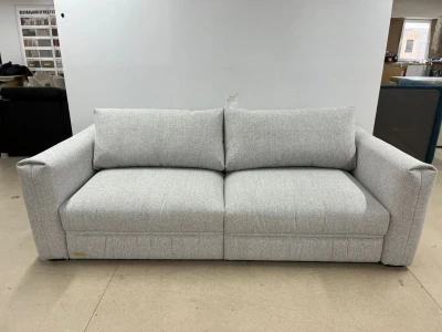 Раскладной диван с мягкими подлокотниками