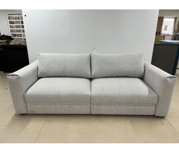 Раскладной диван с мягкими подлокотниками