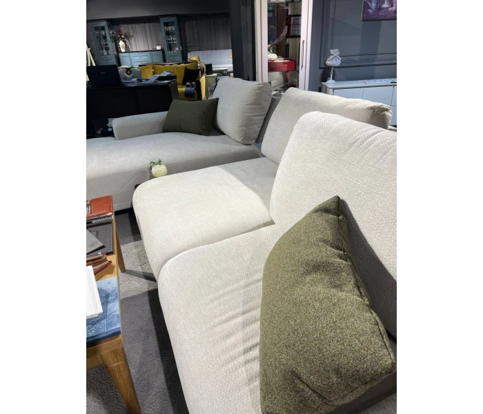 Секційний диван з відкритою спиною