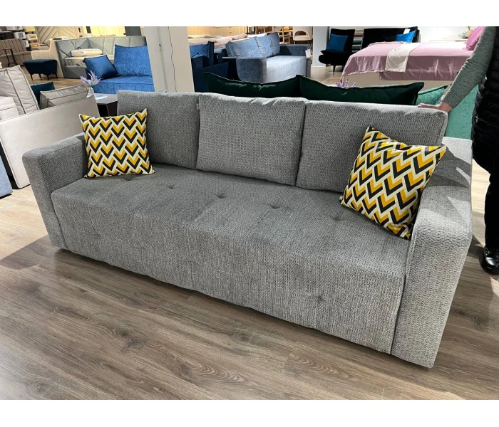 Прямий розкладний диван сірого кольору