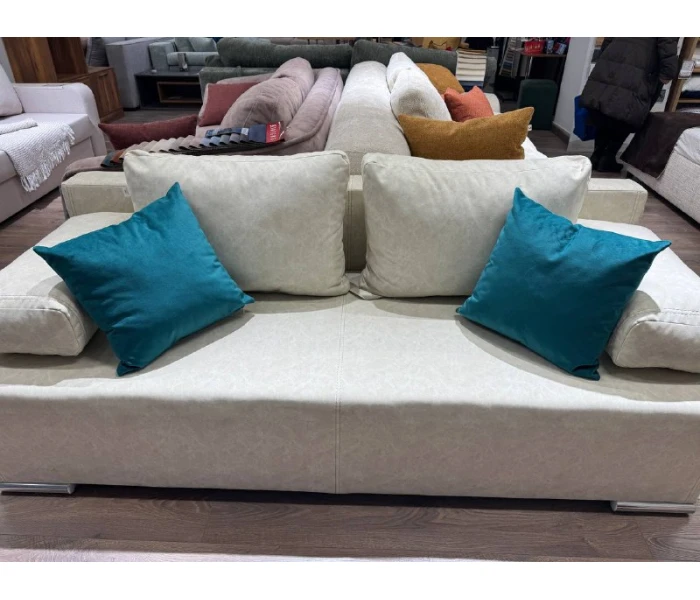 Диван прямий низький з хромованими ніжками