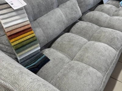 Облачно-серый диван из фактурной ткани