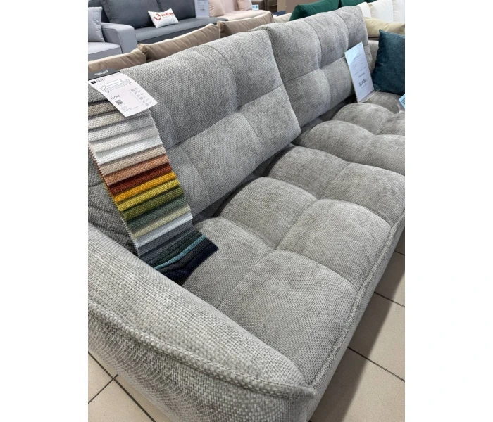 Облачно-серый диван из фактурной ткани