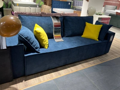 Розкладний диван-трансформер з об'ємними боковинами