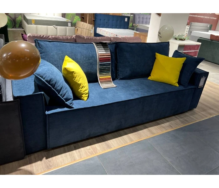 Розкладний диван-трансформер з об'ємними боковинами