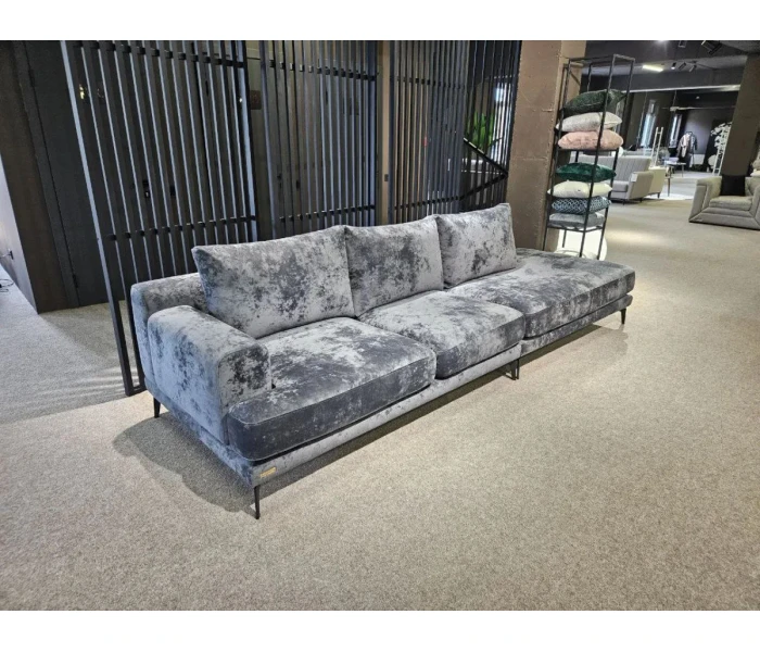 Серый диван-шезлонг с эффектом мрамора