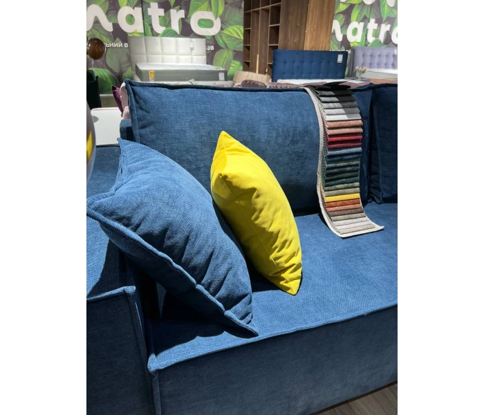 Розкладний диван-трансформер з об'ємними боковинами