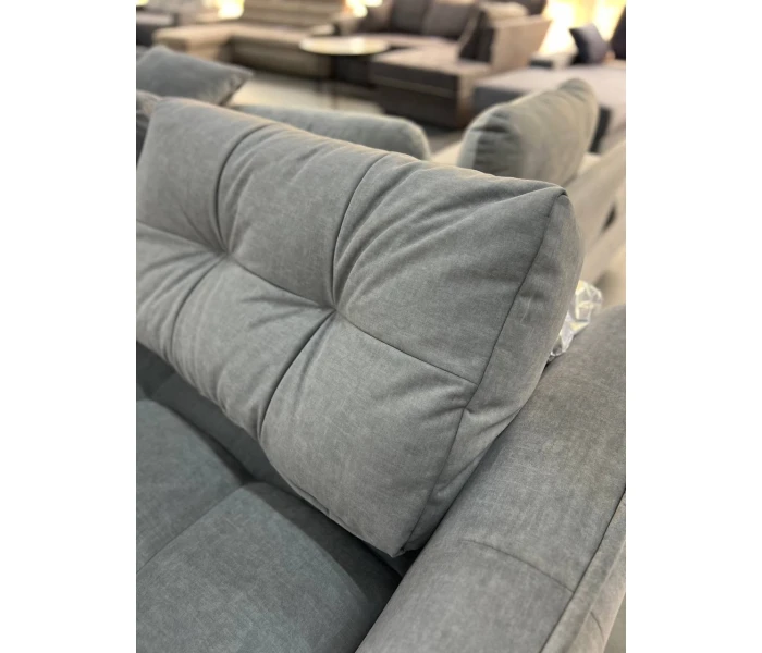 Угловой диван в изысканном сером велюре с квадратной стяжкой