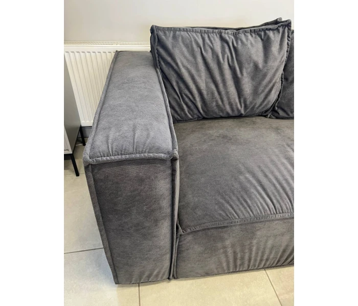 Современный монолитный диван прямоугольной формы