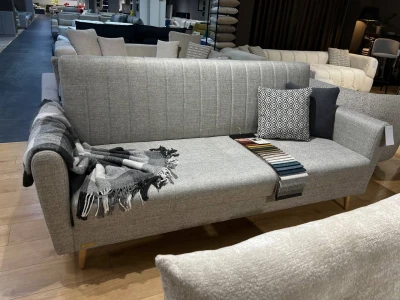 Диван в скандинавском стиле на деревянных ножках