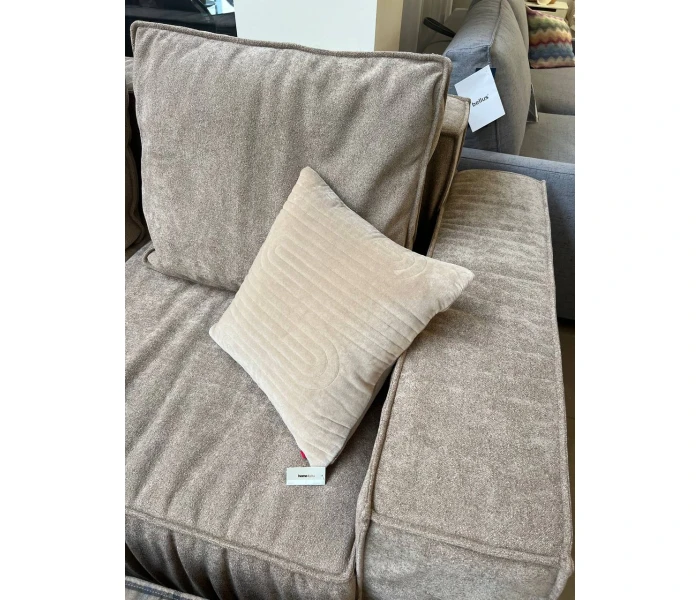 Прямой модульный диван-конструктор с массивными боковинами и отдельным пуфом в клетку