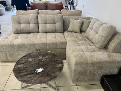 Кутовий диван з об'ємним стьобаним візерунком