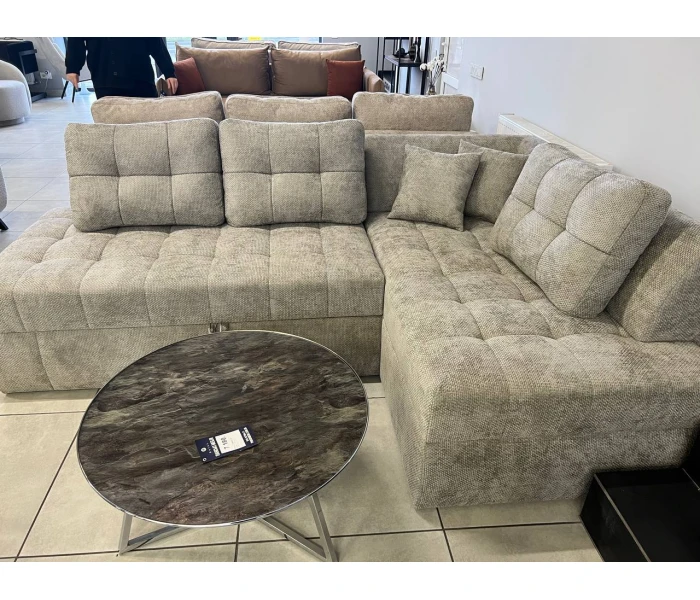 Кутовий диван з об'ємним стьобаним візерунком