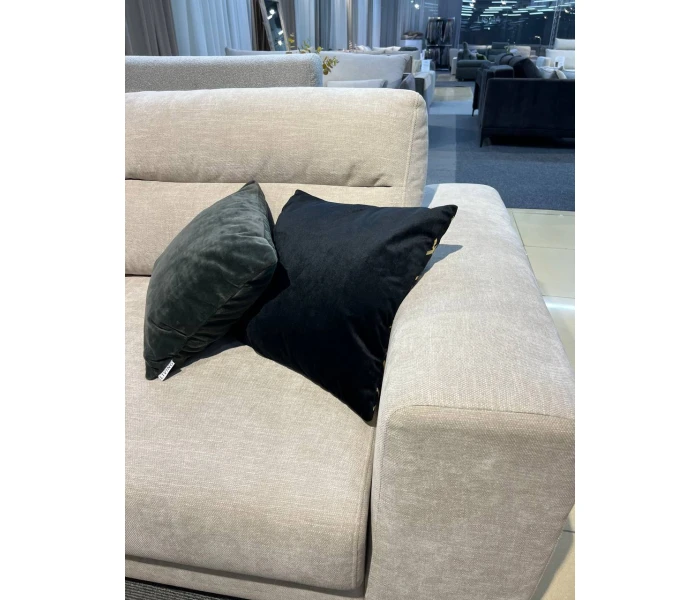 Кутовий диван з широким подовженим сидінням