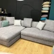 Низкопрофильный угловой диван пепельного цвета с массивными подлокотниками